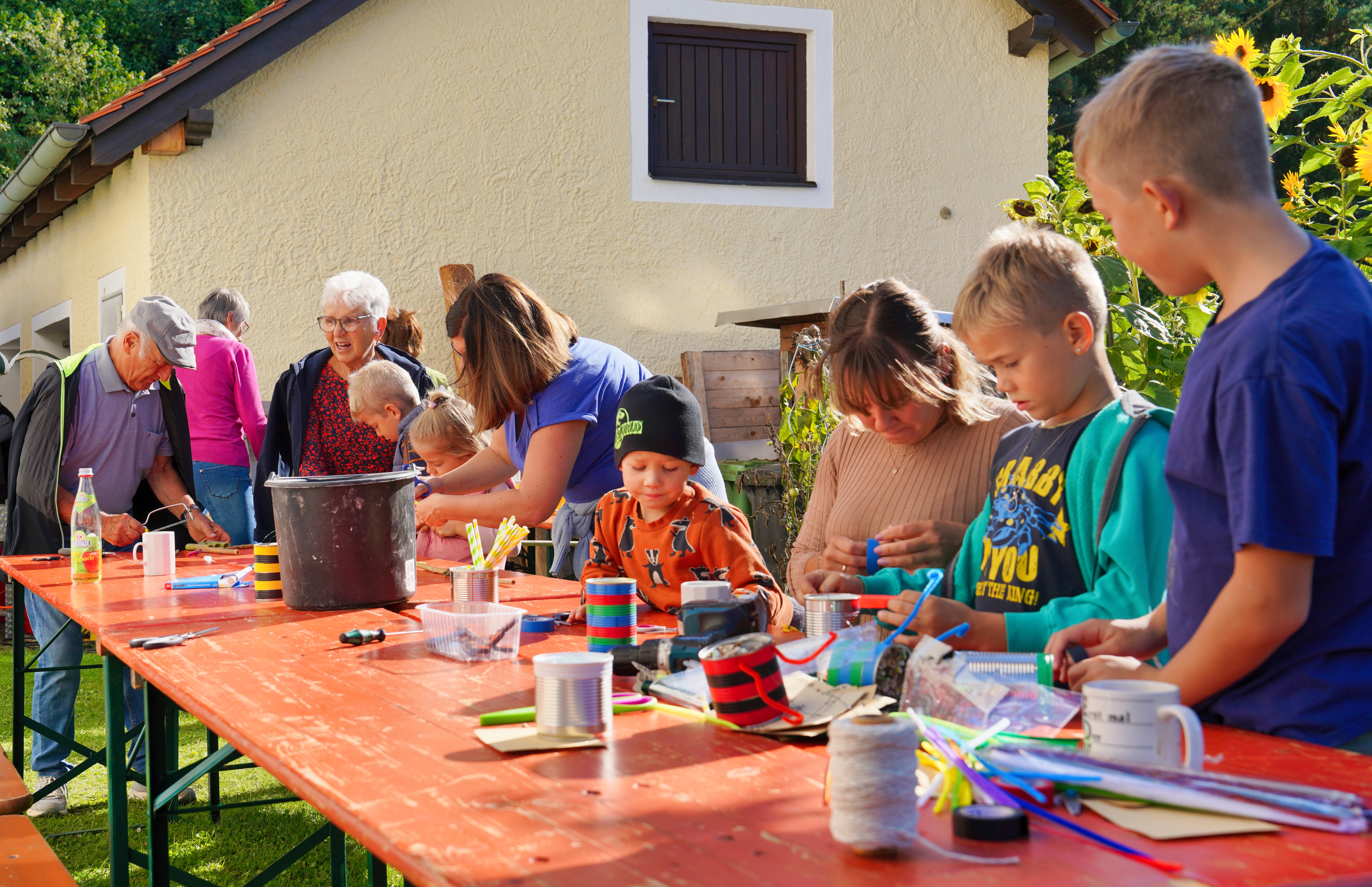 Die Naturkids bei der Arbeit.